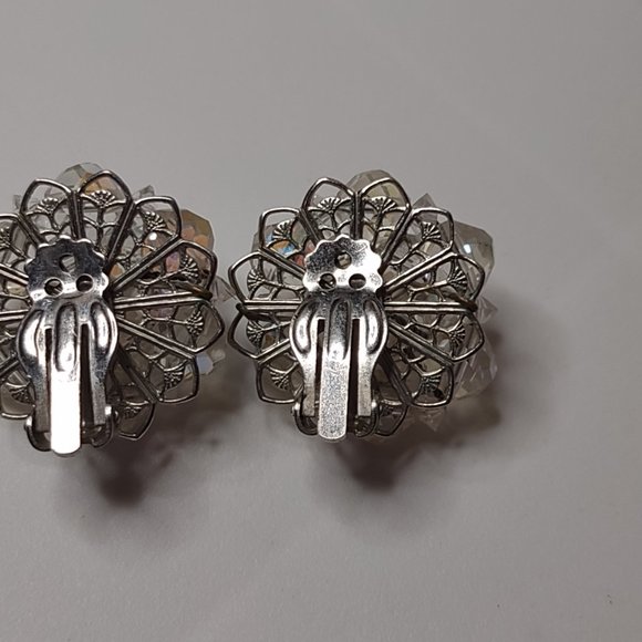 Pretty Vintage Glass Clip On Earrings - Picture 10 of 12